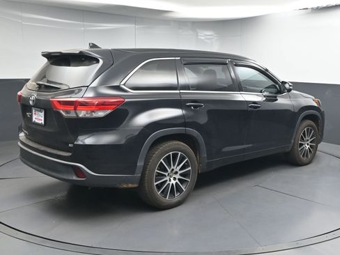 Used 2018 Toyota Highlander SE FWD image 8