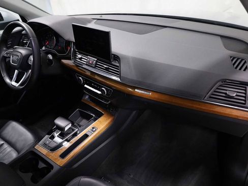 Used 2023 Audi Q5 Premium w/ Convenience Package image 6