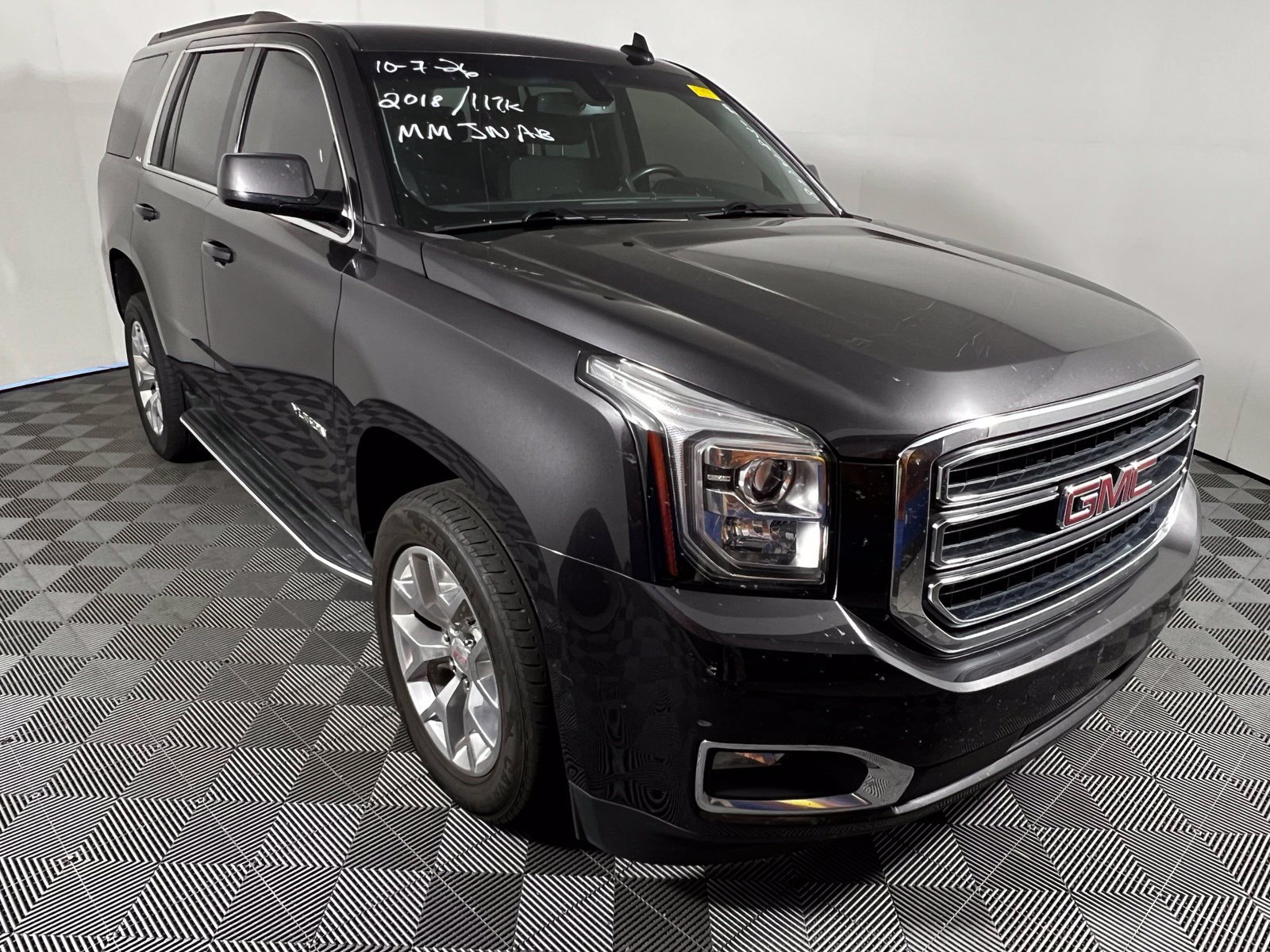 Used 2018 GMC Yukon SLE w/ SLE Value Package AWD/4WD image 3