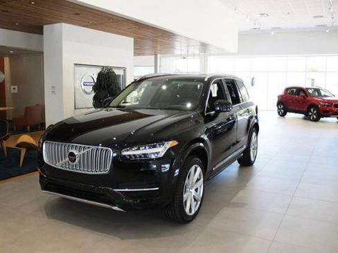 Certified 2024 Volvo XC40 B5 Ultimate w/ Climate Package image 39