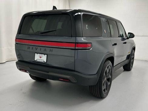 Used 2025 Rivian R1S Premium AWD/4WD image 6