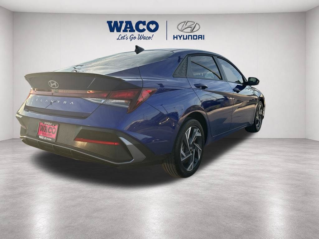 Used 2025 Hyundai Elantra Sport FWD image 10