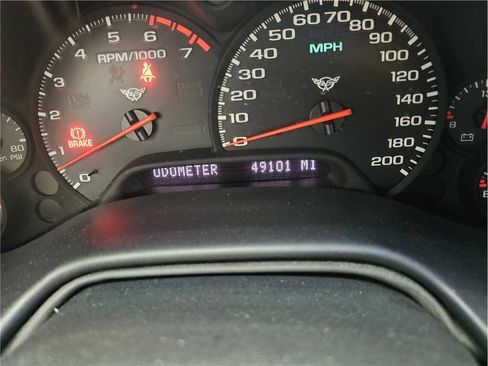 Used 2004 Chevrolet Corvette Coupe w/ Preferred Equipment Group RWD image 16