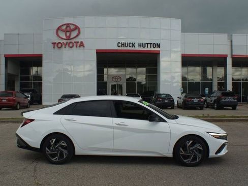 Used 2025 Hyundai Elantra Sport FWD image 1