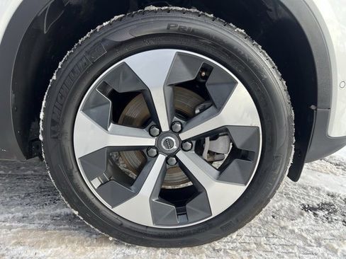 Used 2025 Volvo XC40 B5 Plus image 12