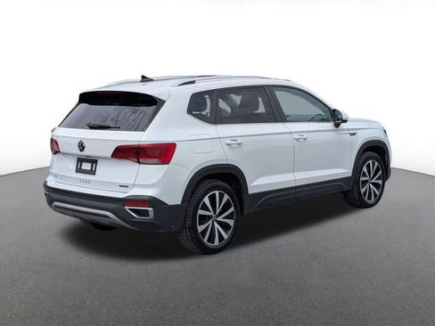 Used 2022 Volkswagen Taos SE AWD/4WD image 3