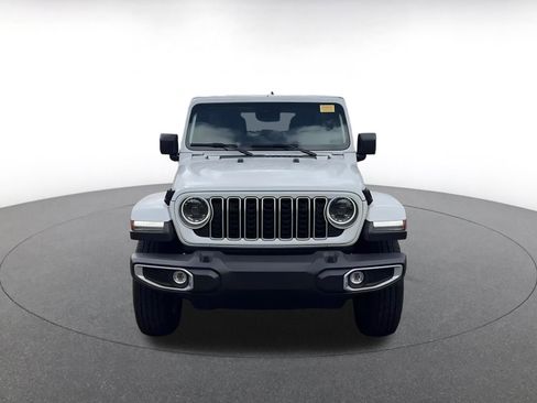 Used 2025 Jeep Wrangler Sahara image 3