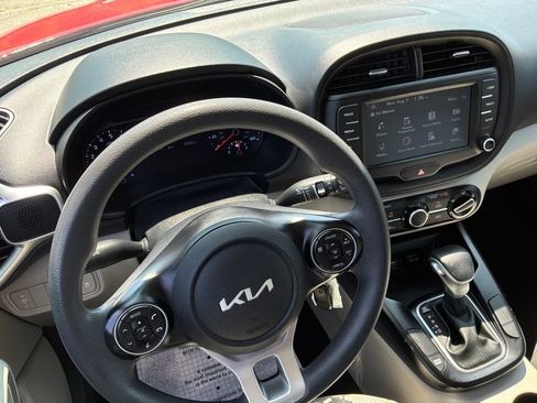 Used 2022 Kia Soul LX FWD image 32