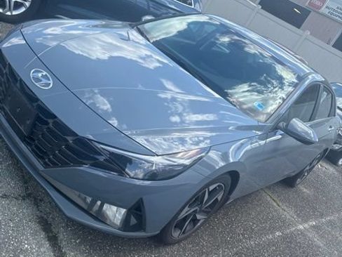 Used 2022 Hyundai Elantra Limited FWD image 2