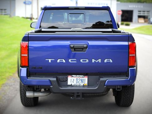 Used 2024 Toyota Tacoma TRD Off-Road w/ TRD Off Road Upgrade Package AWD/4WD image 6