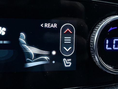 Used 2023 Genesis GV70 2.5T image 6