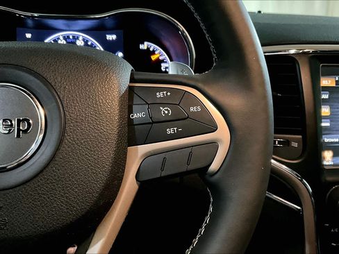 Used 2017 Jeep Grand Cherokee Limited w/ Luxury Group II AWD/4WD image 24