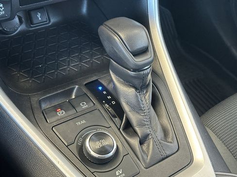 Certified 2022 Toyota RAV4 LE AWD/4WD image 20