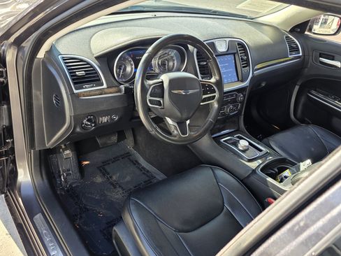 Used 2019 Chrysler 300 Limited RWD image 10