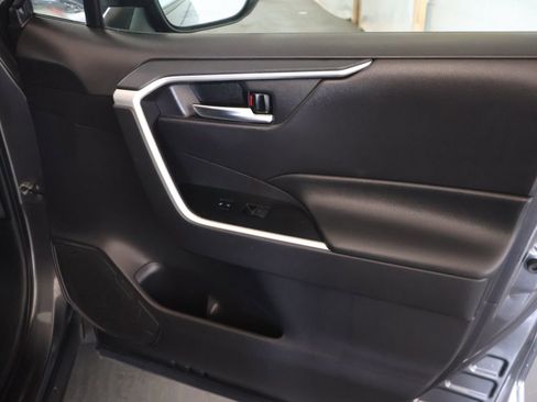 Used 2022 Toyota RAV4 XLE FWD image 12