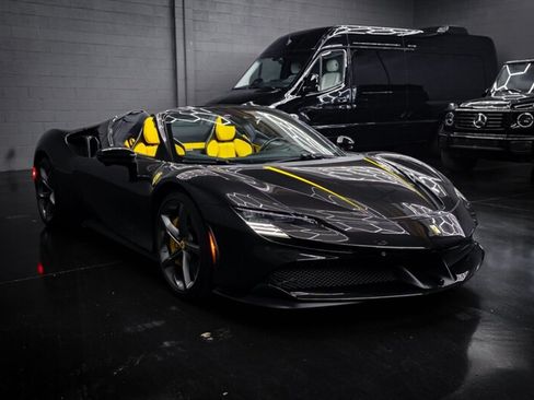 Used 2025 Ferrari SF90 Spider AWD/4WD image 3
