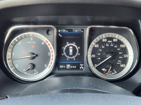 Used 2019 Nissan Titan SV w/ SV Convenience Package image 16