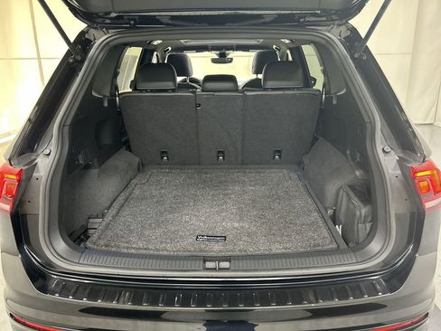 Certified 2023 Volkswagen Tiguan SE R-Line image 22