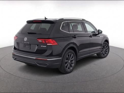 Used 2022 Volkswagen Tiguan SE AWD/4WD image 5