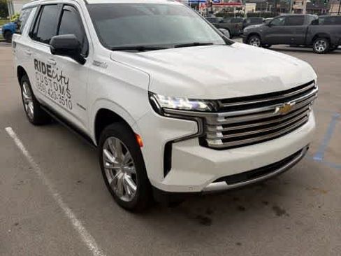 Used 2021 Chevrolet Tahoe High Country w/ Premium Package AWD/4WD image 2