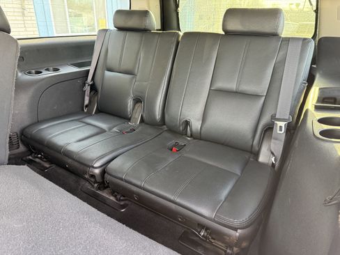 Used 2013 Chevrolet Suburban LT w/ Luxury Package image 21