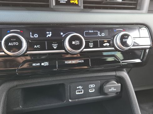 Used 2023 Honda Pilot Sport image 24