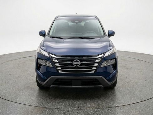 Used 2025 Nissan Rogue SV AWD/4WD image 2