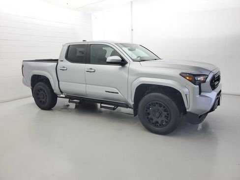 Used 2024 Toyota Tacoma SR5 RWD image 4