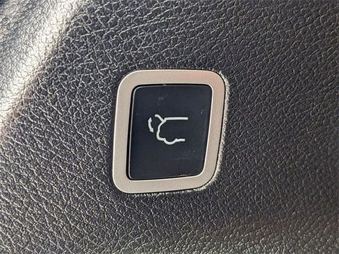 Used 2023 Chrysler Pacifica Touring image 26