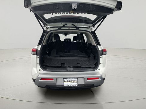 Used 2023 Nissan Pathfinder SL AWD/4WD image 9