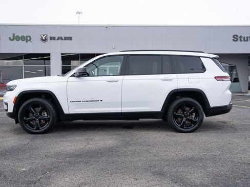 Certified 2023 Jeep Grand Cherokee L Laredo image 2