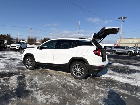 Used 2022 GMC Terrain SLT w/ Tech Package image 32