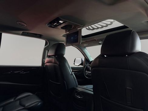 Used 2018 Cadillac Escalade Premium Luxury RWD image 29