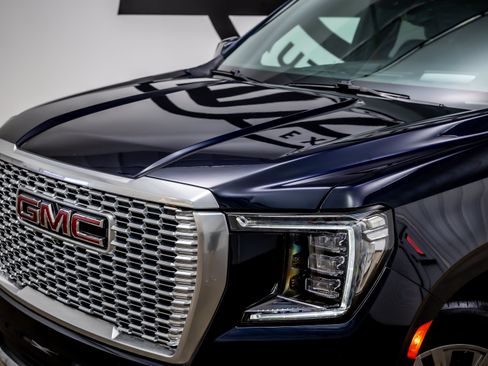 Used 2023 GMC Yukon XL Denali w/ Advanced Technology Package AWD/4WD image 19