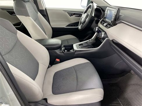 Used 2021 Toyota RAV4 XLE w/ Convenience Package image 11