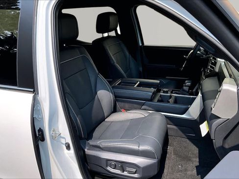 Used 2026 Toyota Tundra Limited AWD/4WD image 9