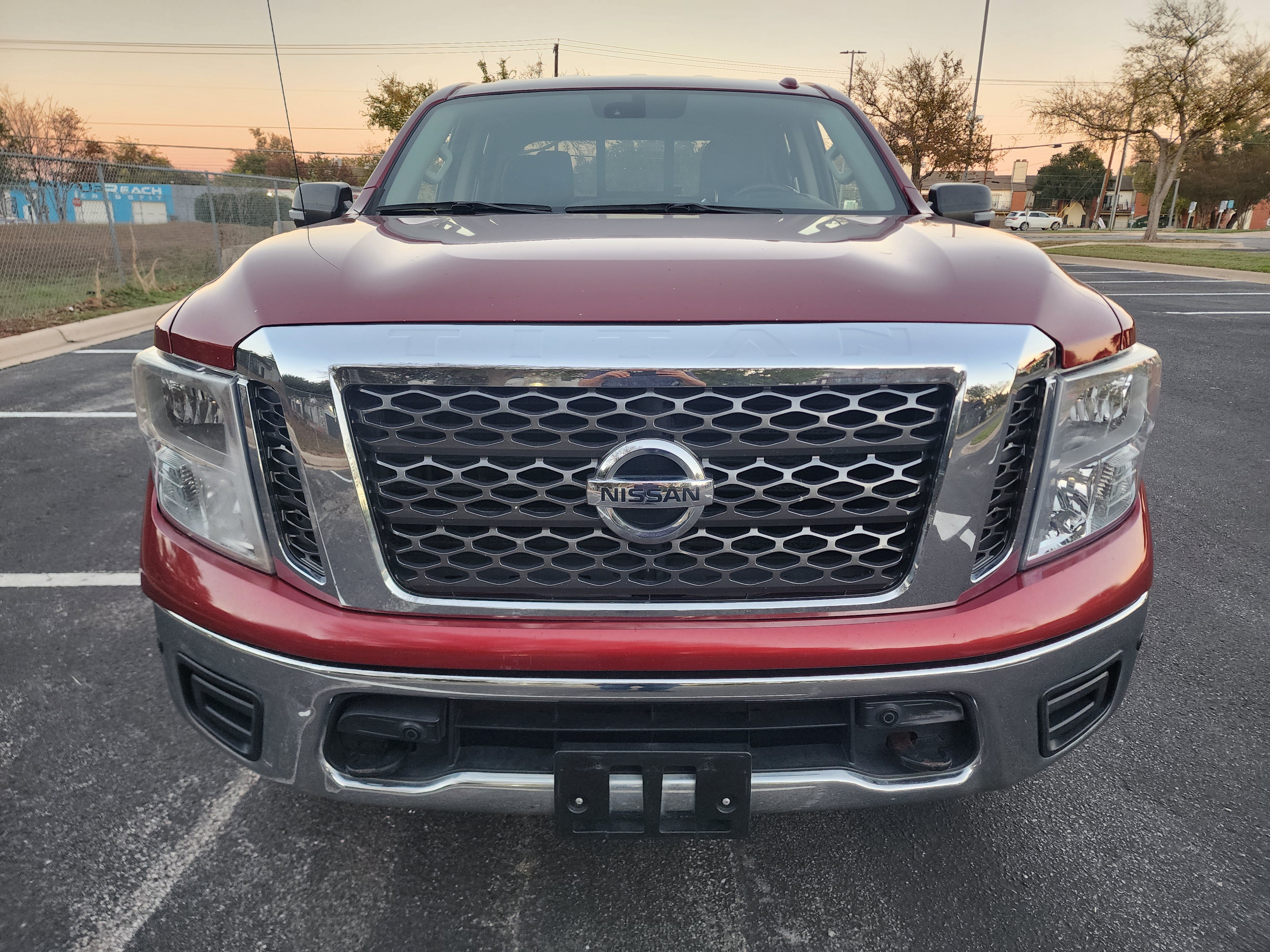 Used 2018 Nissan Titan SV w/ SV Convenience Package AWD/4WD image 2