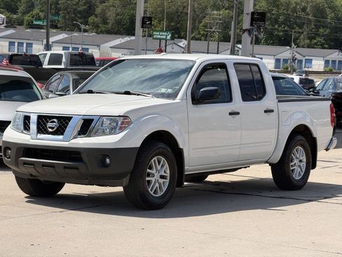 Used 2017 Nissan Frontier SV w/ SV Value Truck Package AWD/4WD image 3
