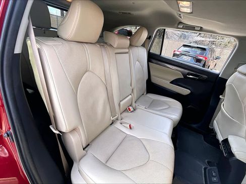 Used 2023 Toyota Highlander Limited image 20