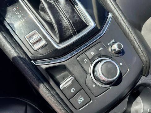 Used 2018 MAZDA CX-5 Touring w/ Preferred Equipment Package AWD/4WD image 15