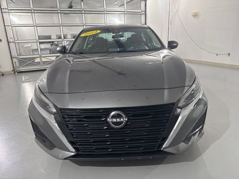 Used 2024 Nissan Altima 2.5 SV FWD image 2