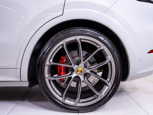 Used 2023 Porsche Cayenne GTS AWD/4WD image 13
