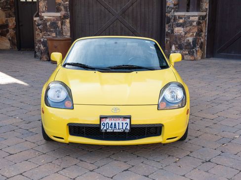 Used 2001 Toyota MR2 Spyder image 16