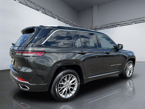 Used 2023 Jeep Grand Cherokee Summit AWD/4WD image 7