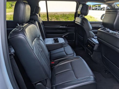 Used 2024 Jeep Wagoneer L Series II image 32