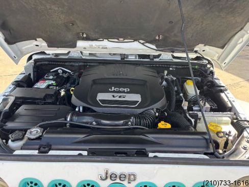 Used 2016 Jeep Wrangler Unlimited Sahara w/ Connectivity Group AWD/4WD image 10