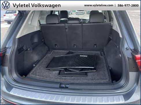 Certified 2021 Volkswagen Tiguan SE w/ Panoramic Sunroof Package image 11