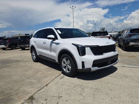 New 2026 Kia Sorento LX FWD image 2