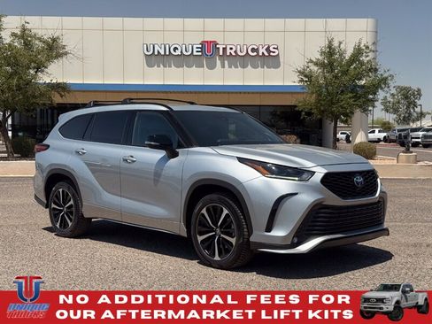 Used 2021 Toyota Highlander XSE AWD/4WD image 4