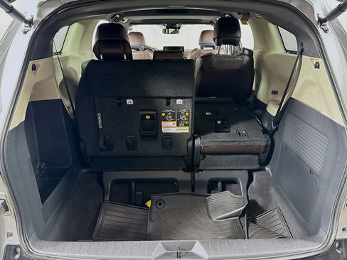 Certified 2023 Toyota Sienna Platinum image 21
